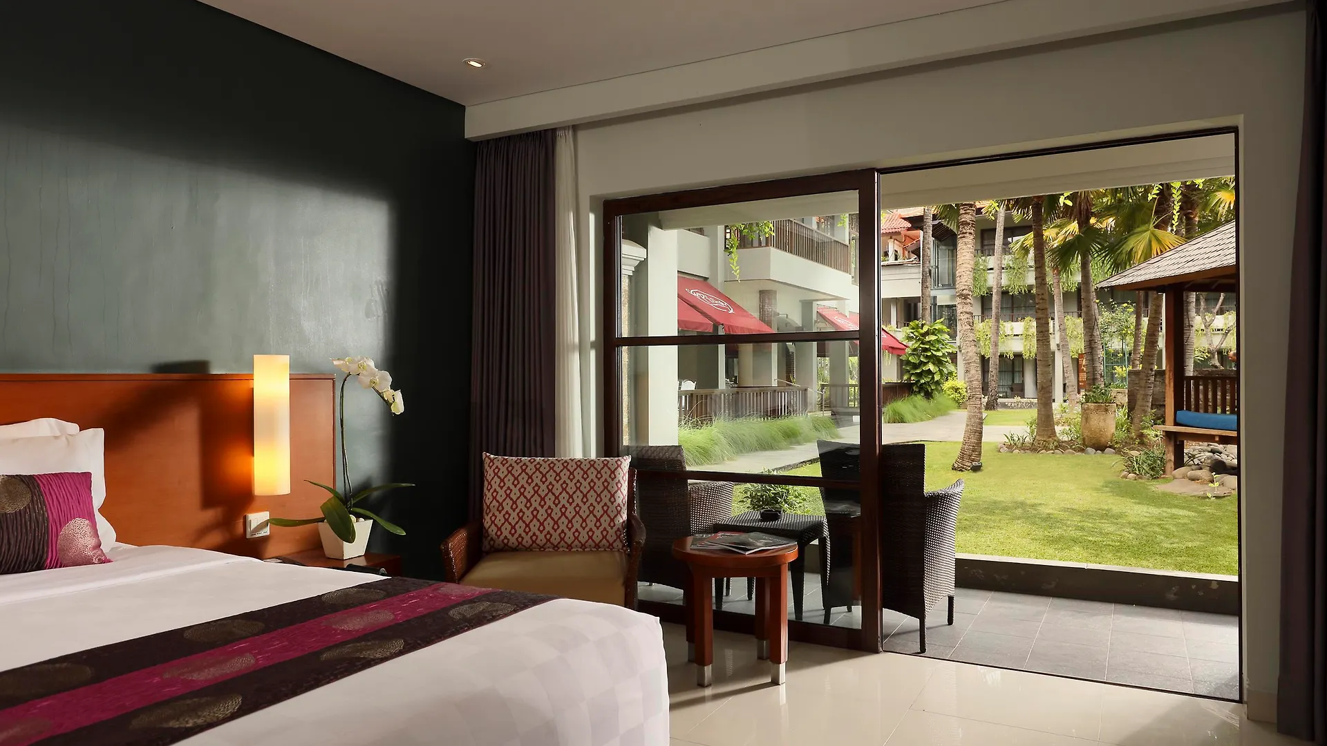 Bali Dynasty Resort Кута 5*,